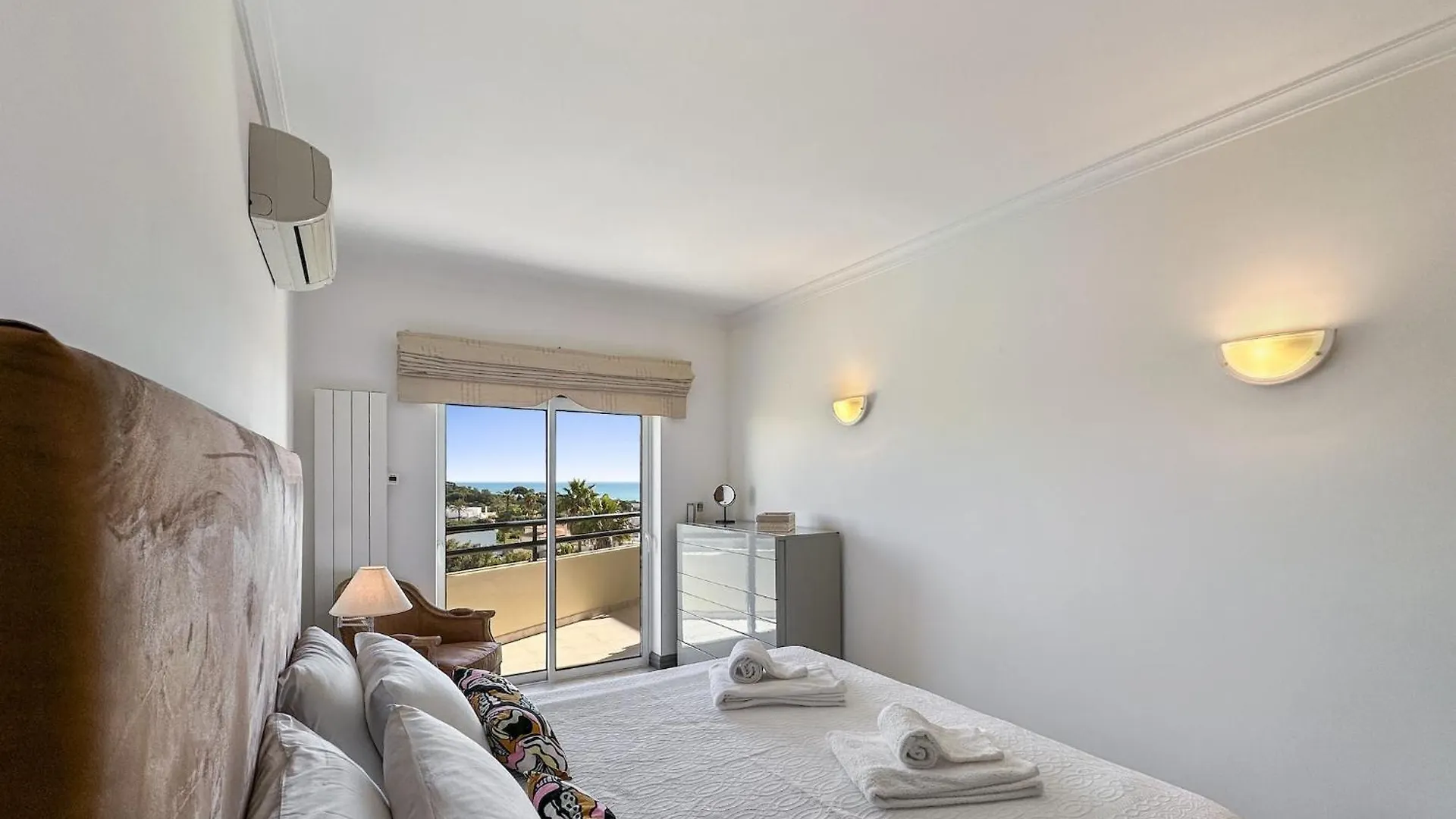 Apartamento Luxury Penthouse Wstunning Sea Views, Walk To Gale Beach Albufeira Portugal