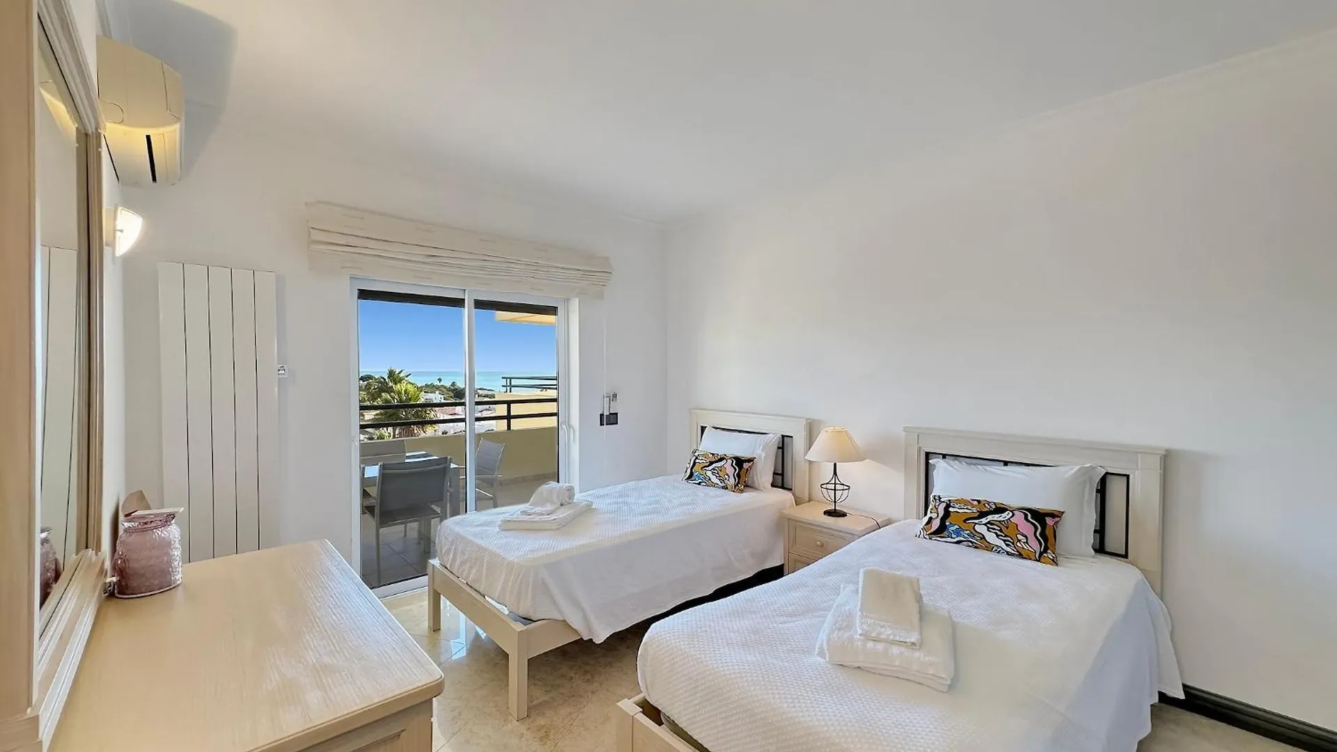 Luxury Penthouse Wstunning Sea Views, Walk To Gale Beach Albufeira