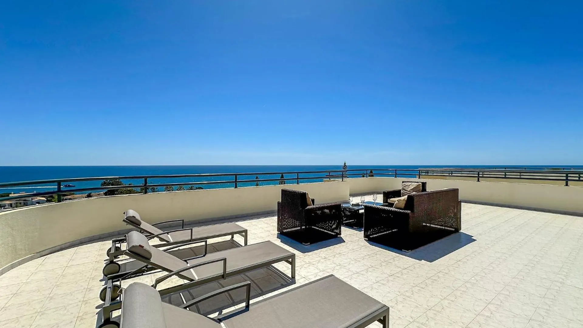 Apartamento Luxury Penthouse Wstunning Sea Views, Walk To Gale Beach Albufeira