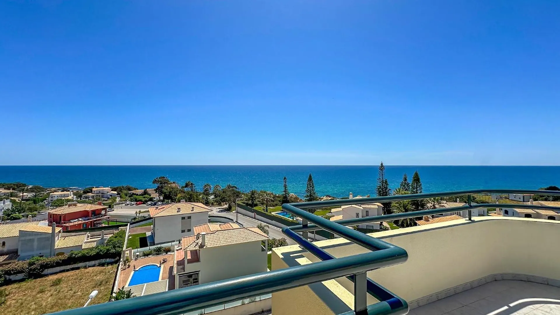 Apartamento Luxury Penthouse Wstunning Sea Views, Walk To Gale Beach Albufeira
