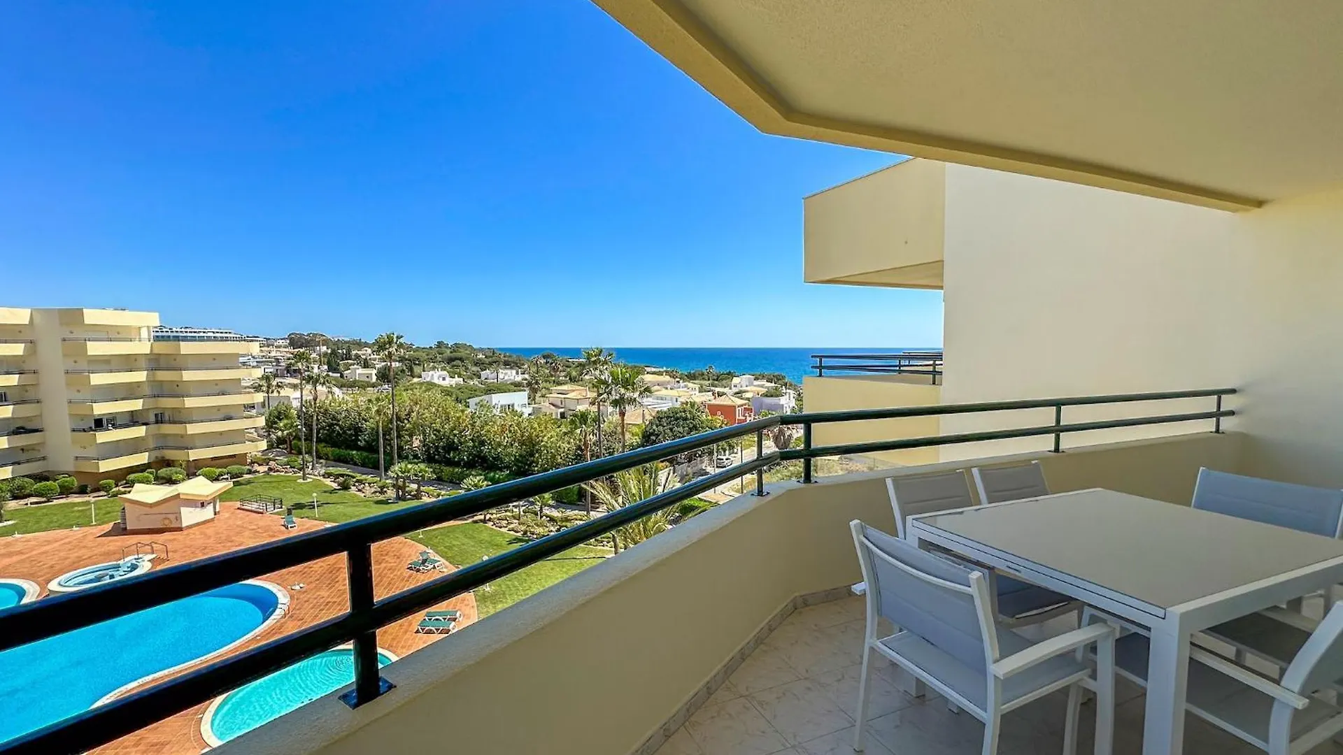 Luxury Penthouse Wstunning Sea Views, Walk To Gale Beach Albufeira Apartamento