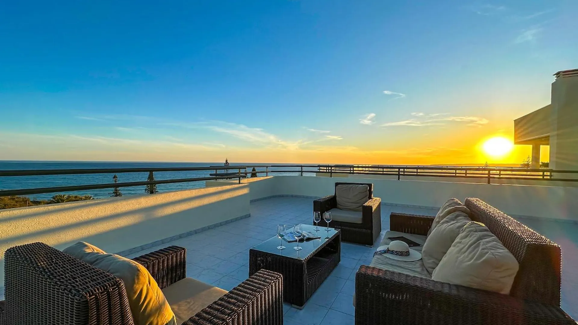 Luxury Penthouse Wstunning Sea Views, Walk To Gale Beach Albufeira