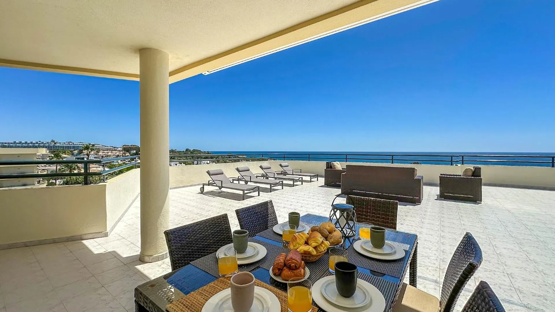 Apartamento Luxury Penthouse Wstunning Sea Views, Walk To Gale Beach Albufeira Portugal